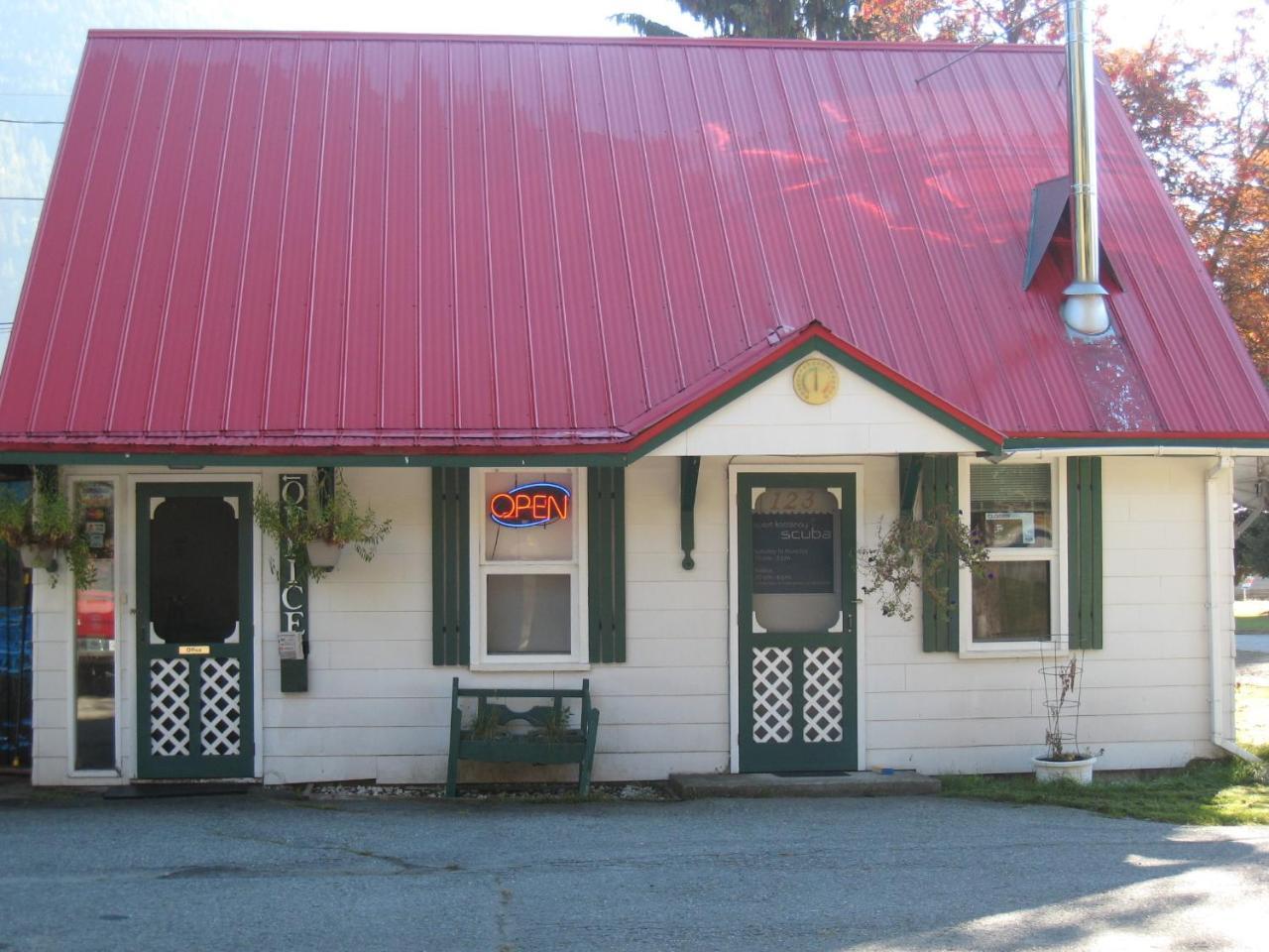 Reno Motel Salmo Luaran gambar