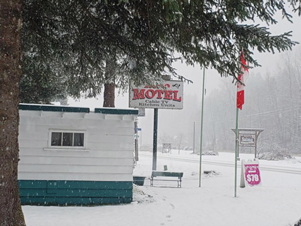 Reno Motel Salmo Luaran gambar